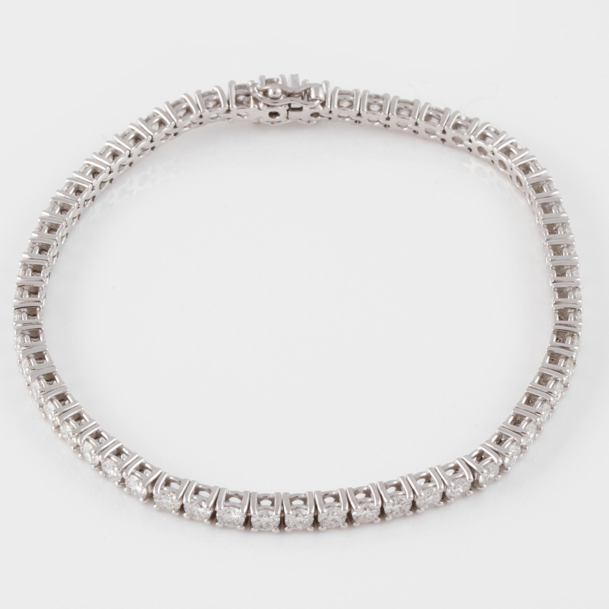ARMBAND, 18K vitguld med briljantslipade diamanter ca 5.13 ct. Vikt 12,3 gram.