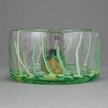 SKÅL, glas, Ernst Billgren, "New Friends", för Kosta Boda. Signerad och numrerad, 7050930, 2000-tal.