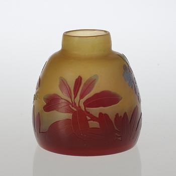 An Emile Gallé Art Nouveau cameo glass vase, Nancy, France.