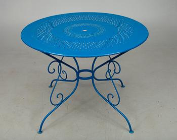 PUUTARHAKALUSTO, 5 osaa, siniseksi maalattua metallia, 1900-luku.