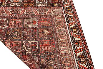 A Bakhtiari carpet, c. 307 x 210 cm.