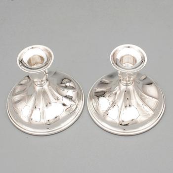 LJUSSTAKAR, ett par, silver, Norge, 1900-talets första hälft.