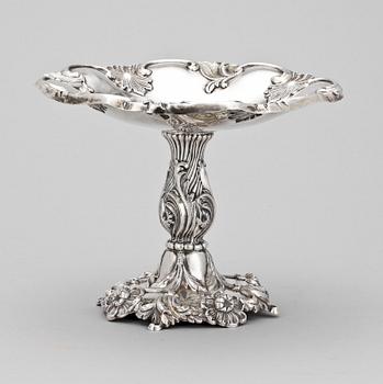 UPPSATSSKÅL, silver, Gustaf Theodor Folcker. Stockholm 1854. 368 gr.