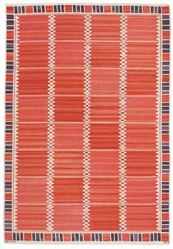 527. Barbro Nilsson, A CARPET. "Salerno kallröd med enkel bård". Flat weave. 315,5 x 217,5 cm. Signed AB MMF BN.