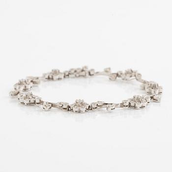 Bracelet 18K white gold with round brilliant-cut diamonds.