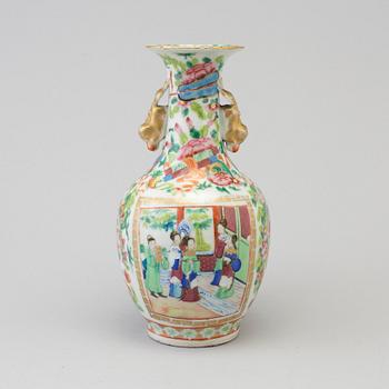 A circa 1900 Chinese porceline vase.