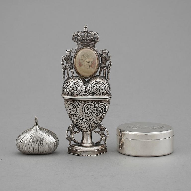 DOSOR, silver, 3 st, 1900-tal, delvis Danmark och Italien. Tot vikt ca 114 gram.