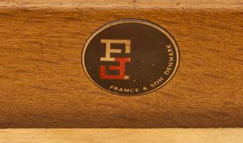 KARMSTOL, möjligen Grete Jalk, etikettmärkt France & Son, Danmark.