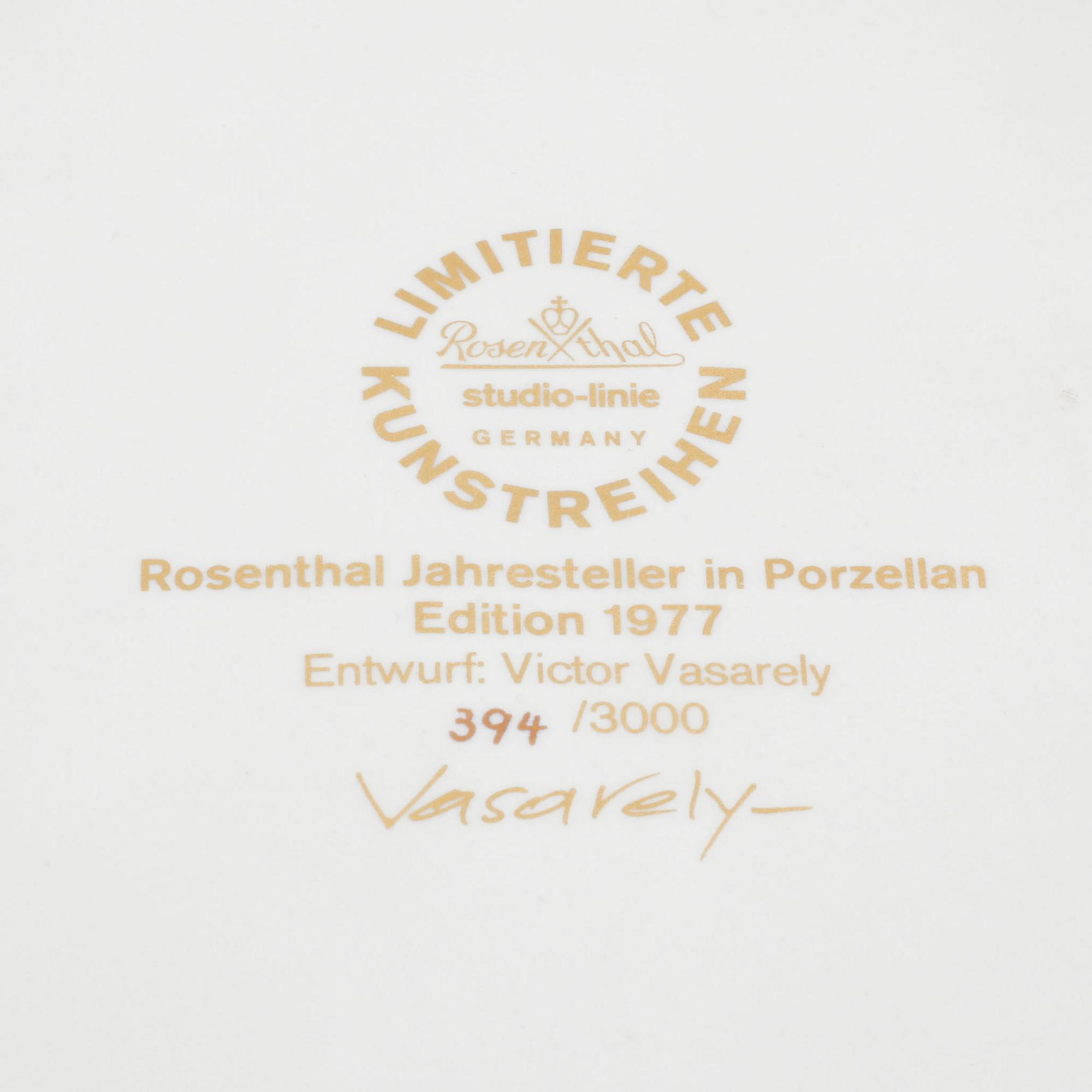 VICTOR VASARELY, väggrelieff, porslin, Rosenthal, signerad och numrerad 394/3000.