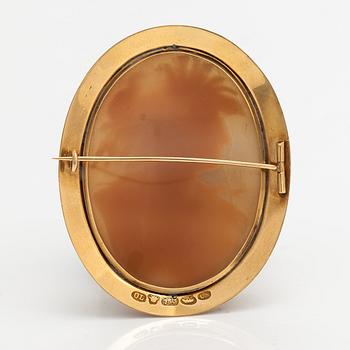 An 18K gold and cameo brooch. Oskar Lindroos, Helsinki 1916.