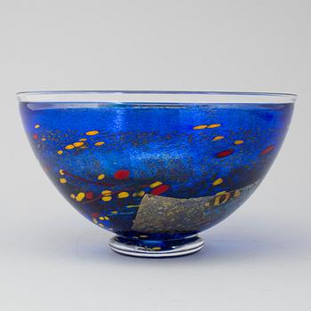 BERTIL VALLIEN, a 'Satellite' glass bowl from Kosta Boda, signed.