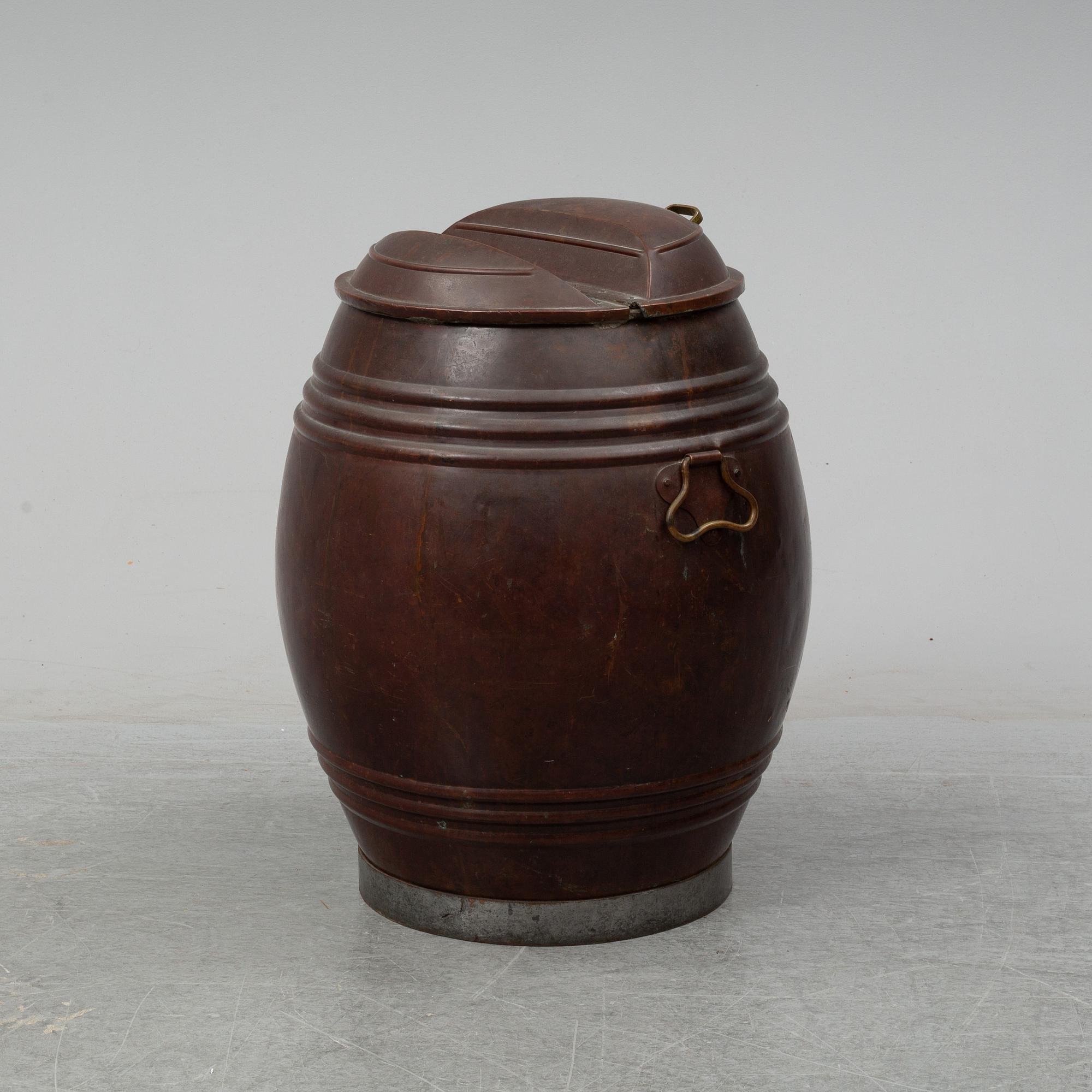 A copper barrel, 19th/20th Century.