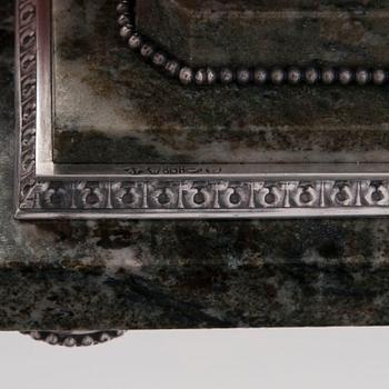 LJUSSTAKE, marmor, silvermonteringar, stämplad A. Tillander Helsingfors 1928.