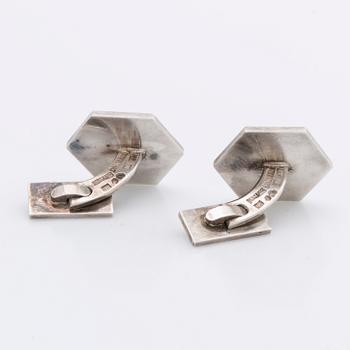 WIWEN NILSSON, a pair of cufflinks and a tiepin, silver, Lund, 1968 och 1971. Total weight ca 23,5 gram.