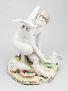 A porcelain figurine possibly Wien, first half of the 20th century.