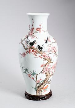 VAS, porslin, Kina, 1900-talets senare del.