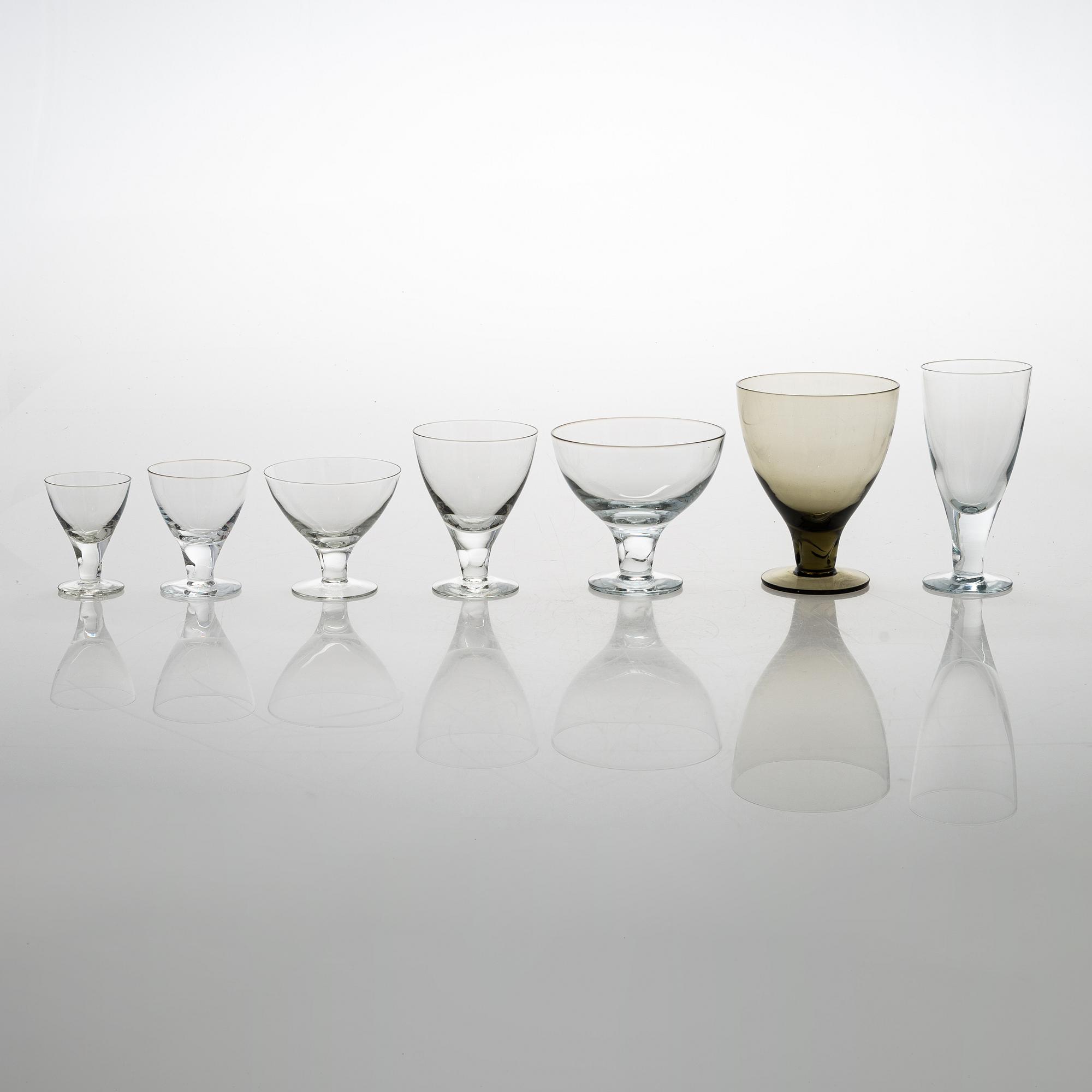 Gunnel Nyman, lasiston osia, 33 kpl, "GN 46", Nuutajärvi Notsjö. Tuotannossa 1949-1969.