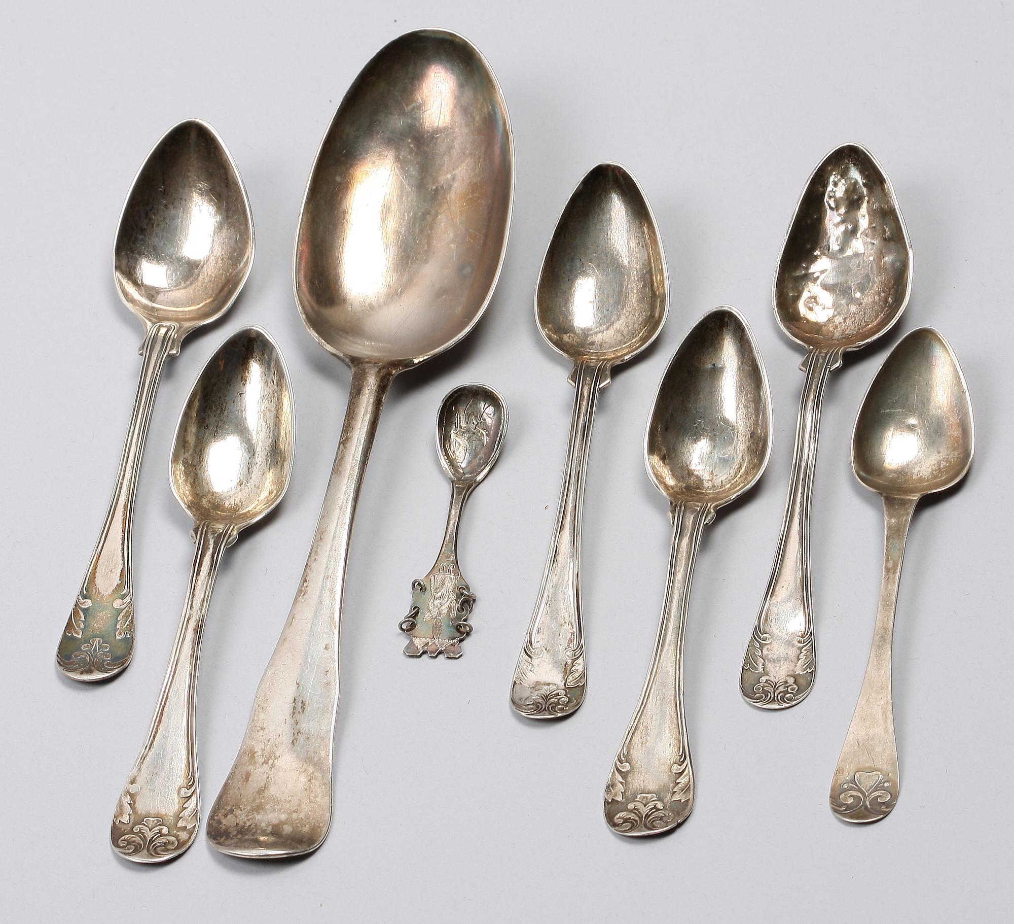 PARTI SILVERSKEDAR. 8 st, bl a stämplade 1835.