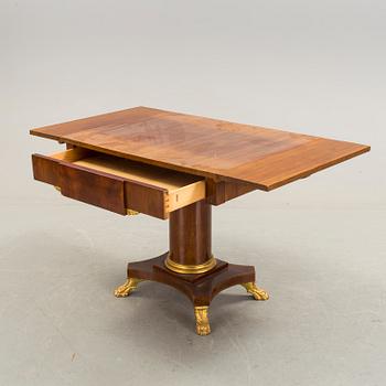 DIVANBORD I KARL JOHAN-STIL, 1900-talets början.