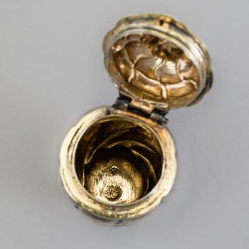 A Swedish 18th century parcel-gilt silver snuff-bottle, mark of Abraham Carré, (Stockholm 1676-1707).