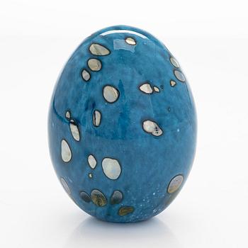 Oiva Toikka, a glass egg, 'Lagoon Kiwi', signed Oiva Toikka Nuutajärvi Notsjö 36/50.
