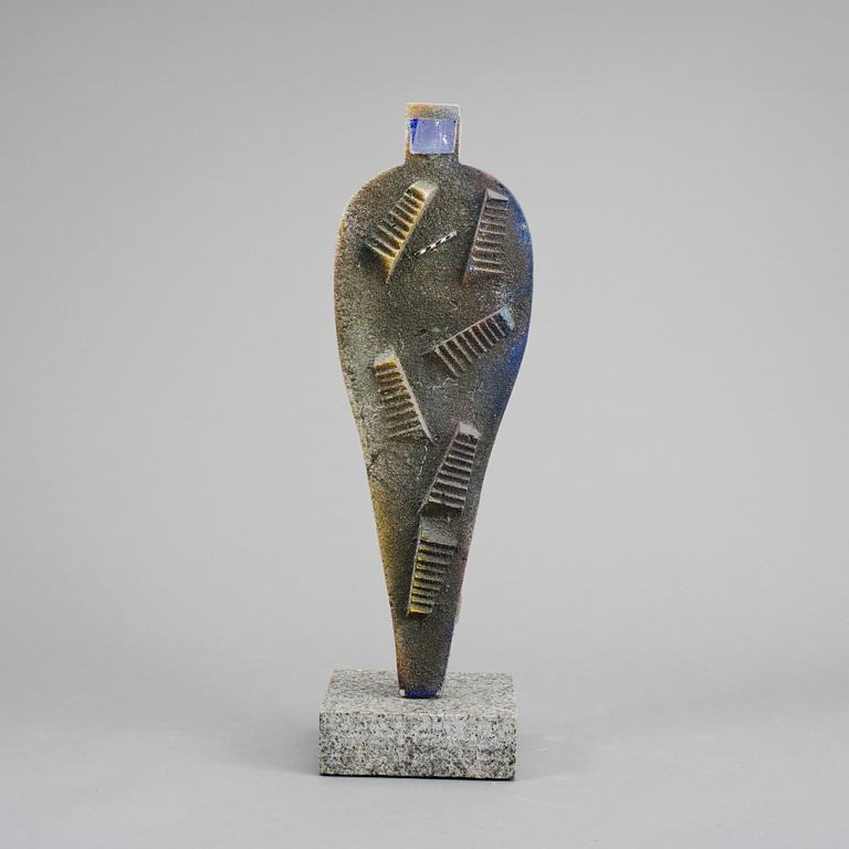 A Bertil Vallien sand cast sculpture, 'Complicanti', Kosta Boda, 3/20.