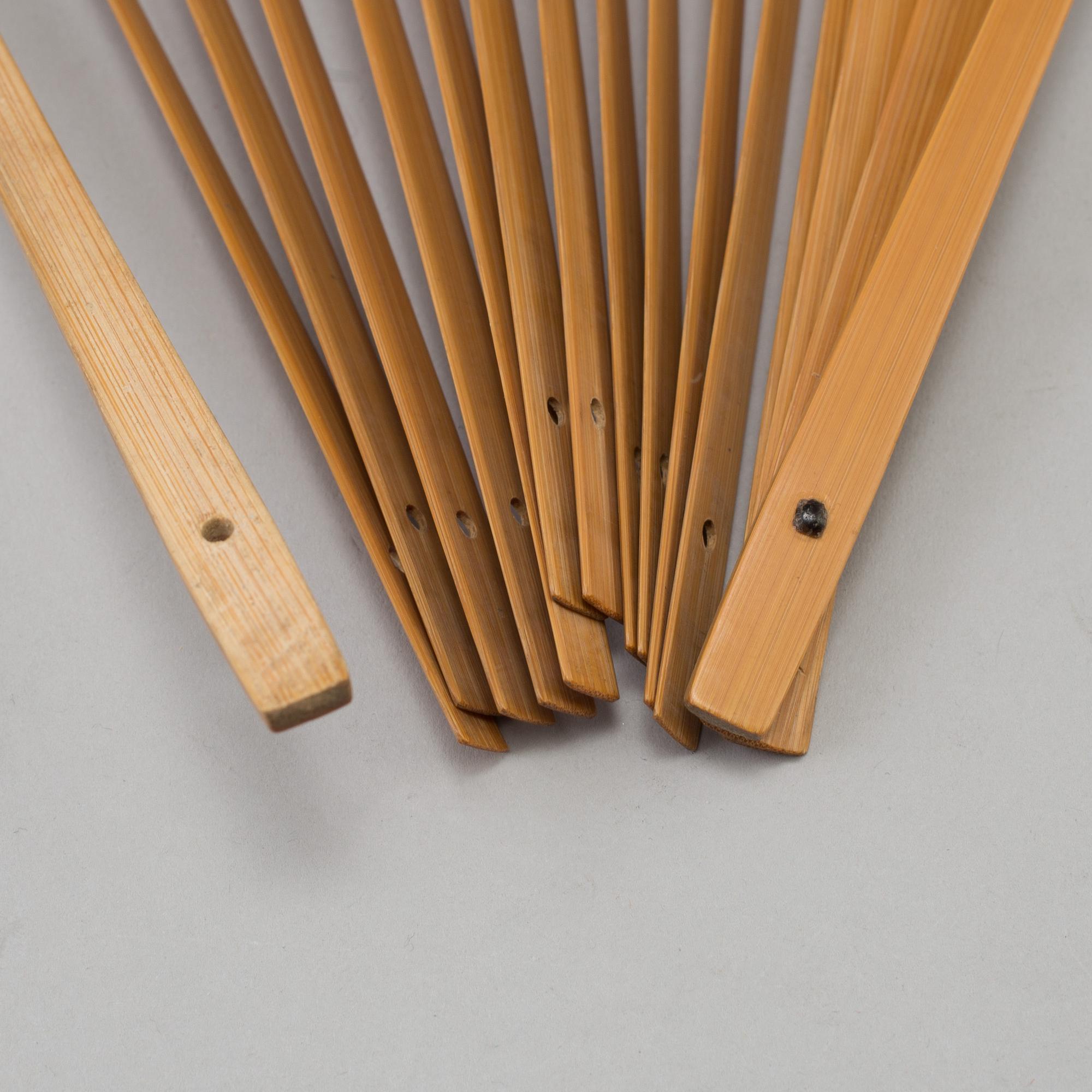 A fan leaf painting by Chen Donghu, signed and dated 1942.