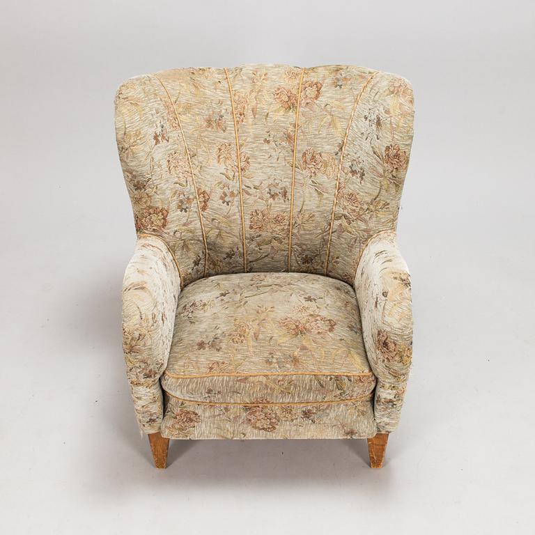 A mid-20th-century armchair.