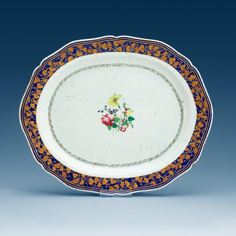 A famille rose serving dish, Qing dynasty, Jiaqing (1796-1820).