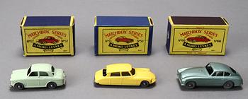 LEKSAKSBILAR, 9 st, matchbox i låda, Lesney, England, 1900-tal.