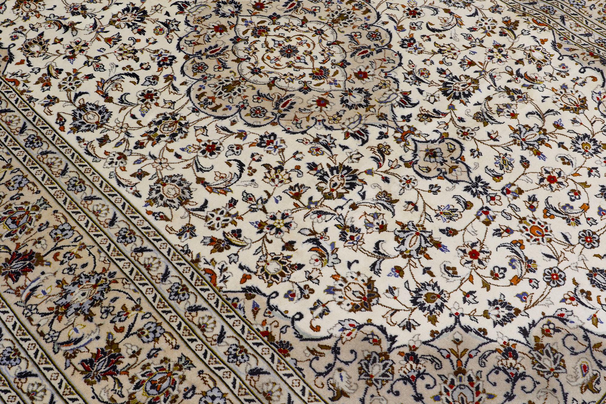 A carpet, Kashan, ca 385 x 245 cm.