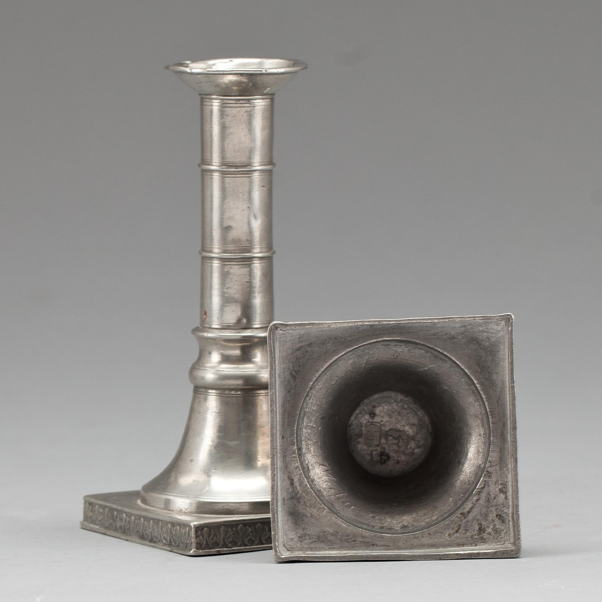 LJUSSTAKAR, ett par, tenn. Sven Berglund (1811-1844/53), Malmö.