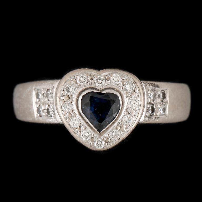 RING, 18k vitguld med hjärtslipad safir och briljantslipade diamanter 0,20ct. Vikt 7,3g.