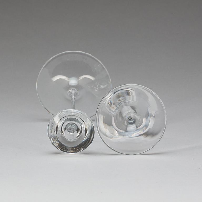 LJUSSTAKAR, ett par, glas, Kjell Engman, Kosta Boda. 1900-talets slut.