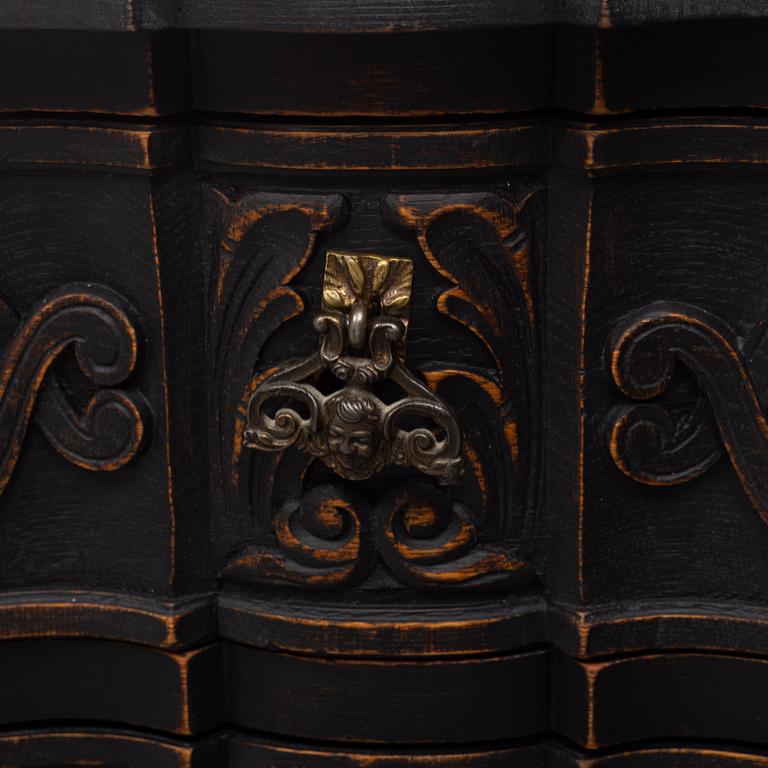 A baroque style chest of drawers, first half of the 20th century.