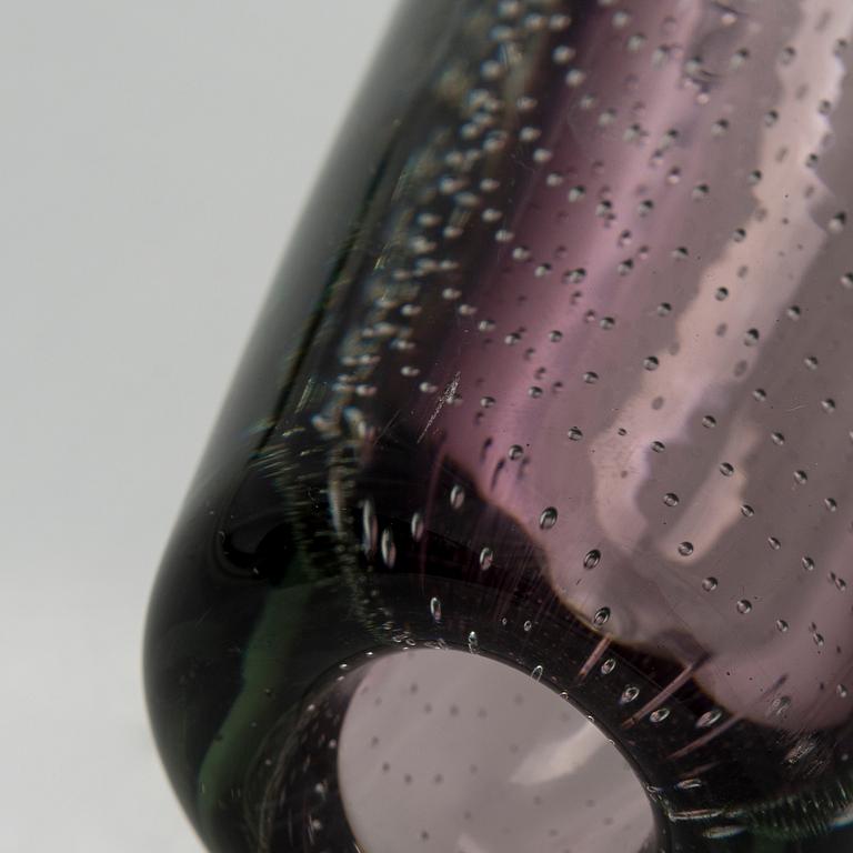 Gunnel Nyman, A glass vase signed, G. Nyman, Nuutajärvi Notsjö.