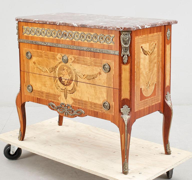 BYRÅ, gustaviansk stil, omkring 1900-talets mitt.