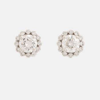 Brilliant cut diamond earrings,  total ca 0,82 ct.