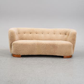 Soffa, klädd i fårskinn, Dansk formgivare, 1940-tal.