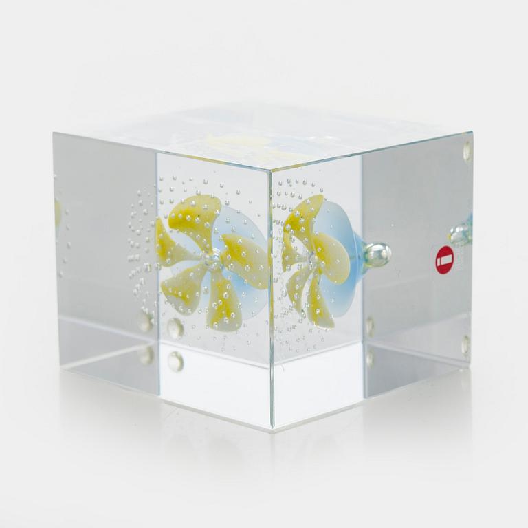 Oiva Toikka, årskub 2000, signerad Oiva Toikka Nuutajärvi 2000, 956/2000.