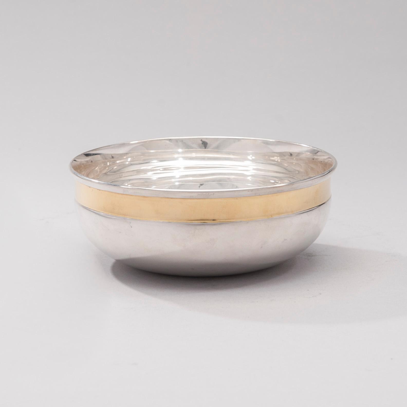 SKÅL, sterling silver, guld, J.A. Tarkiainen, Helsingfors 1989. Vikt 231 g.
