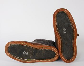 ALPINISTKÄNGOR, ett par, och ISHACKA, 1900-talets första hälft.