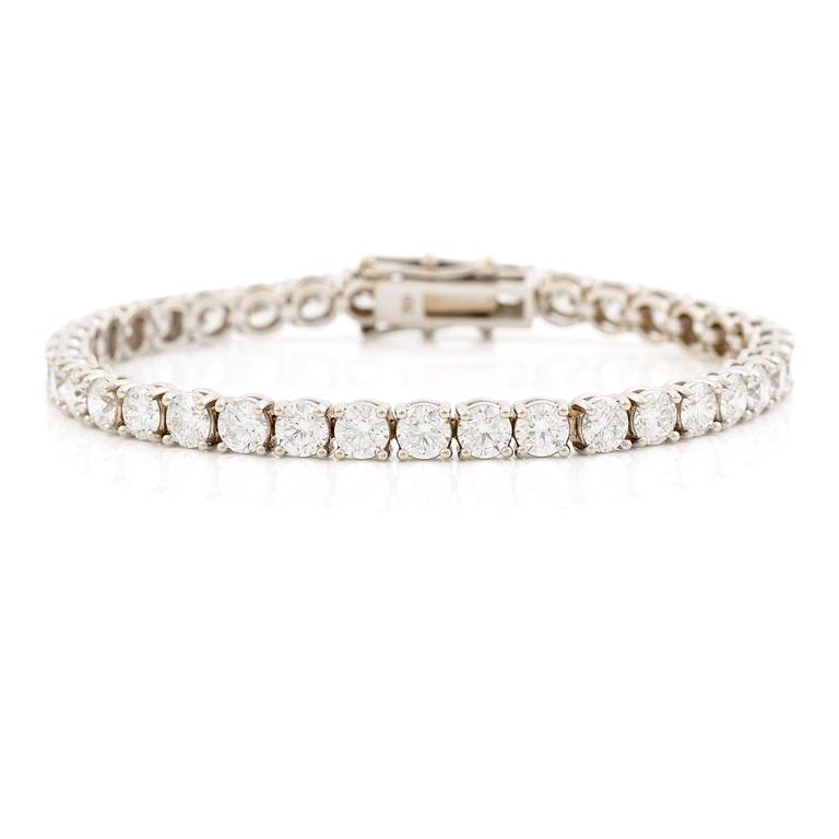 A tennis bracelet in 18K white gold set with round brilliant-cut diamonds total ca 11.50 ct, accompanied by GIA dossier.