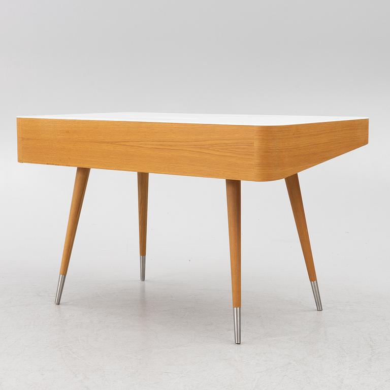 Nissen & Gehl, skrivbord modell "1330", samt stol,  Naver Collection, Danmark.