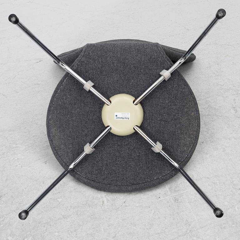 Arne Jacobsen, eight chairs, 'Serie 7', Fritz Hansen 2001.