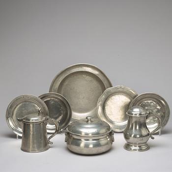 Eight pewter pieces, 18th/19th ct.