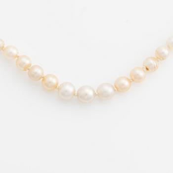 Pearl necklace, graduated pearls, with clasp featuring two old-cut diamonds and a ruby.