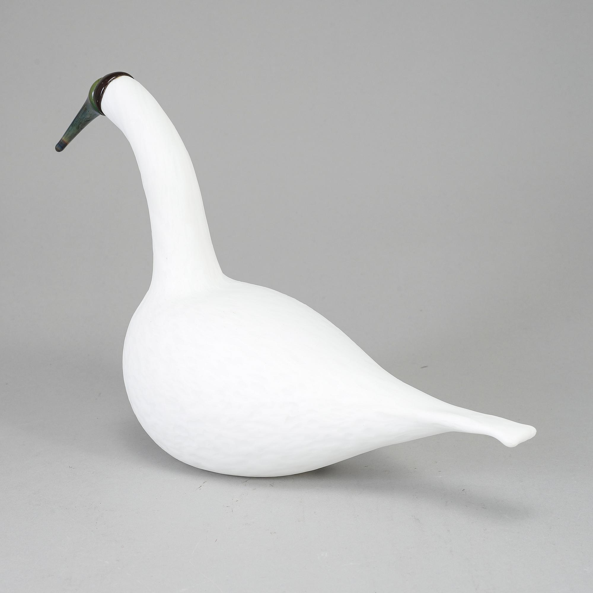 OIVA TOIKKA, a glass bird "Whooper swan" signed O. Toikka  Nuutajärvi 3800 2012.