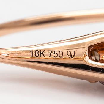 A pair of 18K gold earrings with different colored diamonds approx. 1.98 ct in total.
