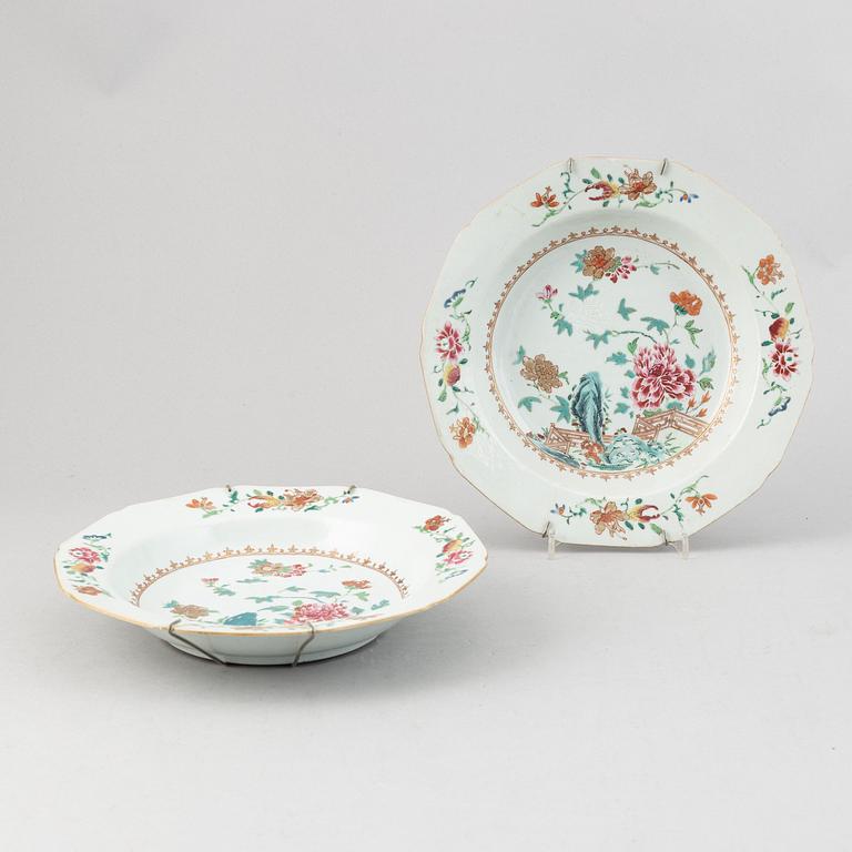 A group of five famille rose dishes and a serving dish, Qing dynasty, Qianlong (1736-95).